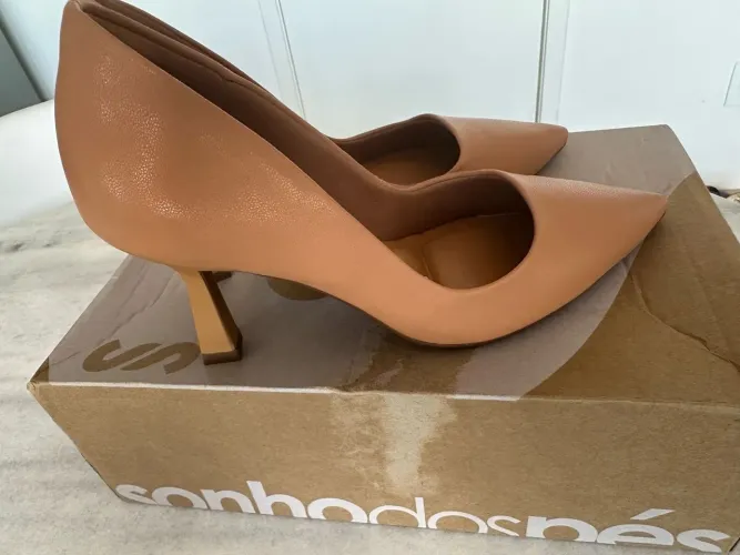 Scarpin Salto Fino Bege - Novo