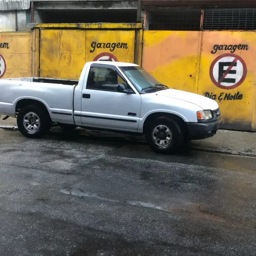 S10 1996 completa cor branca com alguns detalhares em dia no meu nome 
