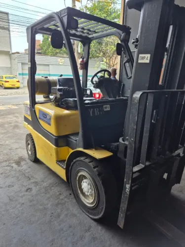 Empilhadeira YALE 2.5 ou Hyster TON 2010 TRIPLEX