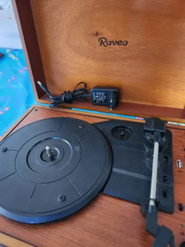 Som de maleta marca Raveo antigo