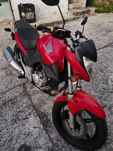 Cb 300 ( oportunidade)