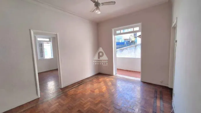 Apartamento à venda, 2 quartos com varanda, Catete - RIO DE JANEIRO/RJ.