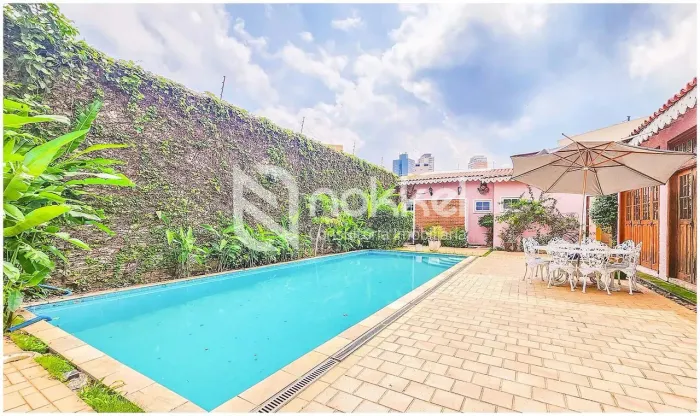 Casa com 450 m², 4 quartos sendo 4 suíte à venda no bairro Vila Monumento