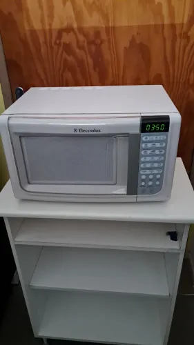 Micro-ondas Electrolux branco 23 litros , 127V. 