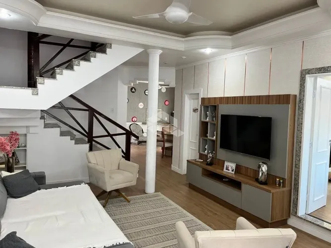 Casa com 4 quartos/dormitórios no bairro Canto, em Florianópolis - SC