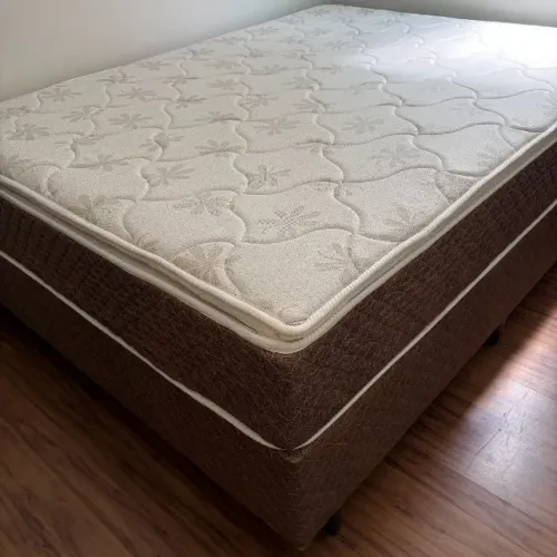 Cama Box Casal Umaflex Berlim com Pillow Top e Molas Ensacadas
