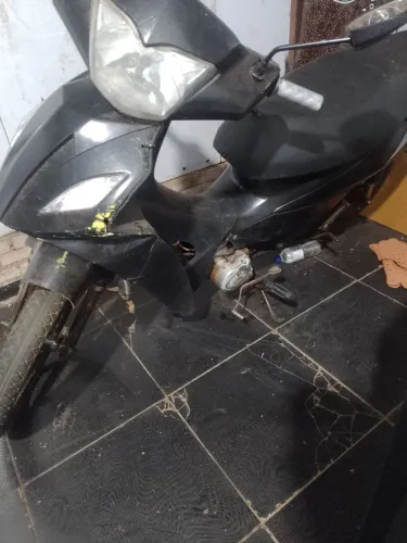 Moto bis de leilão