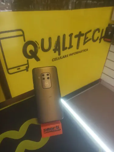 Celular Motorola onde zoom