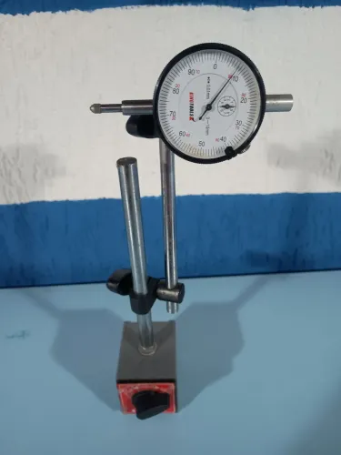 Base magnética+ relógio marca kingtools 