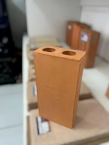 Tijolo 2 furos cerâmico