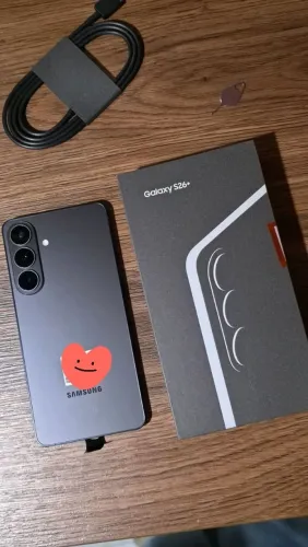 Samsung s26 plus ,novo completo, troco por iPhone 16 volta pra mim ,iphone 17 pau a pau 