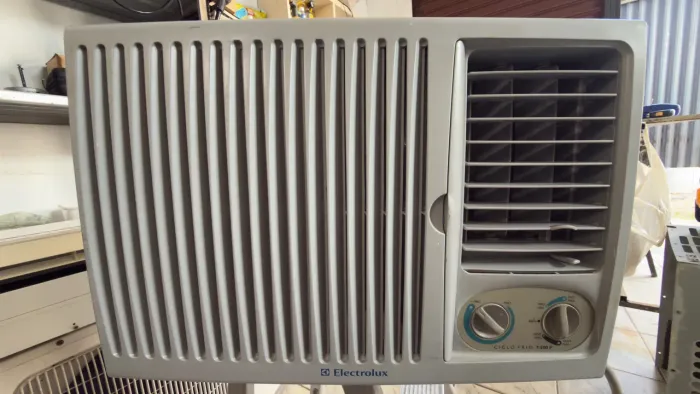 Ar condicionado de janela 7.500 btus 220v revisado e higienizado