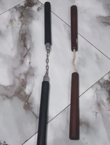 Nunchakus para artes marciais são 2 peças