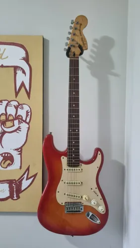 Guitarra Squier Stratocaster Standard