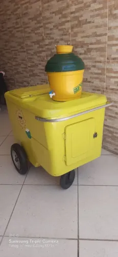 Carrinho de Água de Coco em ótimo estado de conservação