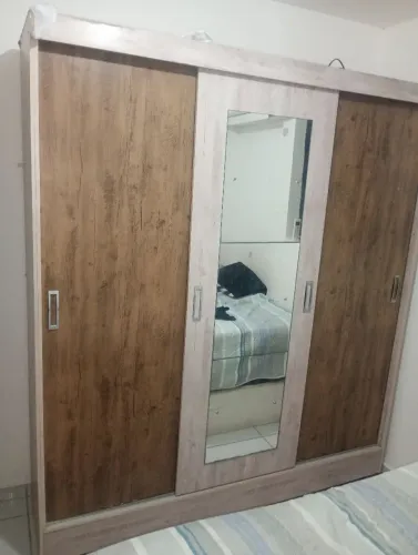 Guarda roupa casal 3 portas de correr com espelho 