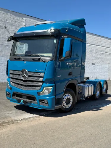 Mercedes Actros 2548 6x2 para pessoas exigentes.