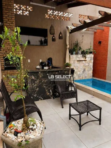 Casa no bairro Jardim Europa com dois quartos, varanda gourmet com churrasqueira e piscina