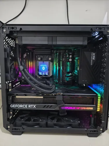 ? PC GAMER HIGH-END / WORKSTATION (RTX 4090 + RYZEN 7 7800X3D) ?