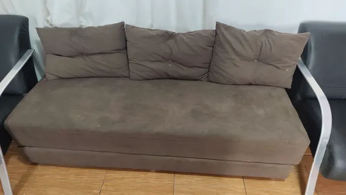 Sofá cama com duas poltronas 