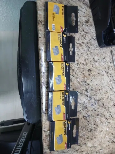 5000 grampos de aço tapeceiro por 50 reais