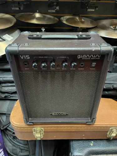 Amplificador para violão Giannini V15 Acoustic Chrous usado em ótimo estado 