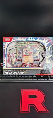 Caixa Pokémon Coleção Mega Lucario EX Estampas Ilustradas 49 Cartas