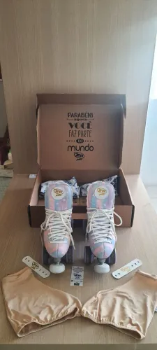 Patins em ótimo estado. Com acessórios e bolsa