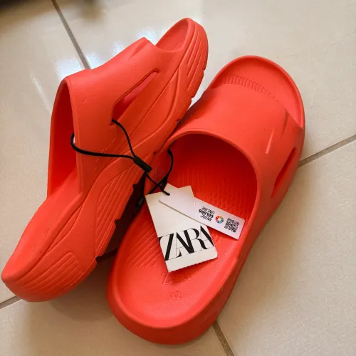 Slide Laranja Zara