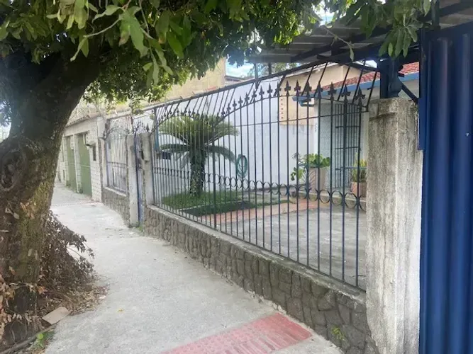 Casa de 03 quartos- Frente Ministro Salgado Filho - OPORTUNIDADE ÚNICA
