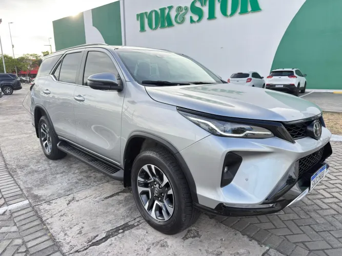 Toyota Hilux SW4 SRX Plat. 4X4 2.8 TB Die. Aut. 2024