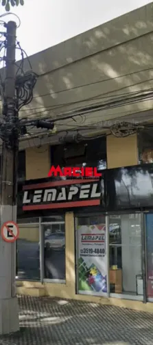 Loja no térreo em avenida bastante movimentada