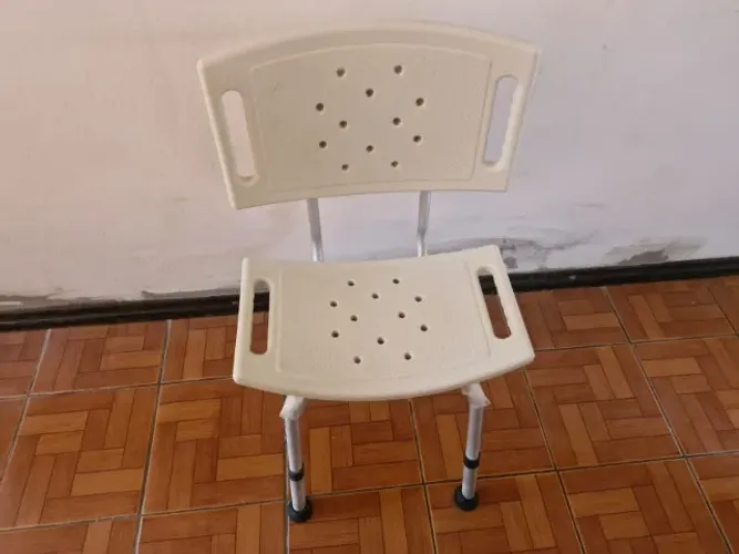 Banco P/ Banho Ajustável Com Encosto Aluminio Supermedy.