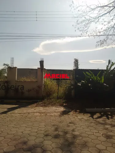 Prédios de ampliação do Campus (semi construídos? fundação e/ou cobertura concluídos), loc