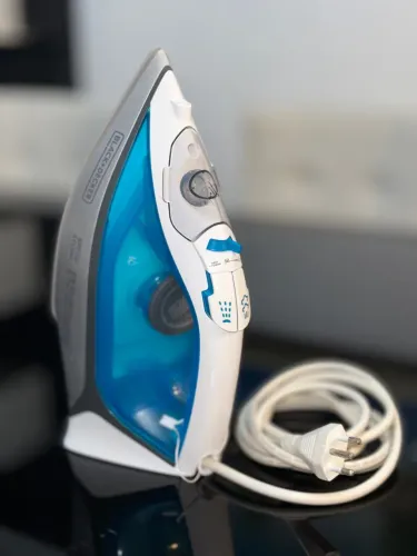 Ferro de Passar a Vapor Black+Decker FX3060 (127V) - Impecável / Sem Marcas de Uso!