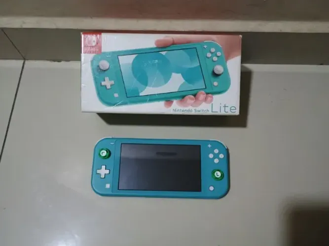 Vendo Nintendo switch usado lite 32 gb
