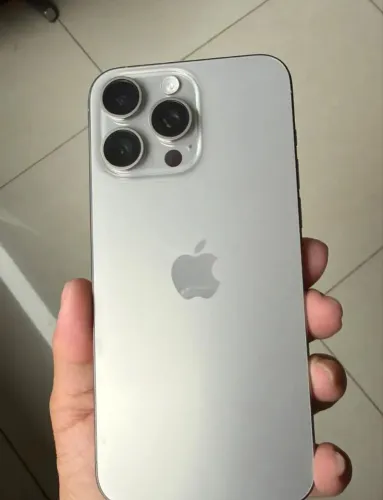 Vendo iPhone 15 pro bem conservado.