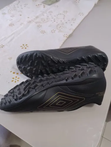 Vendo chuteira Umbro 