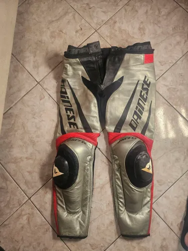 Macacao dainese tam 52, 2 peças com detalhes