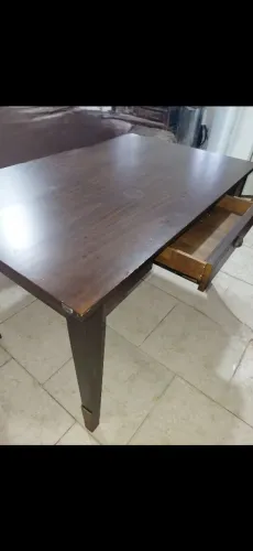 Mesa de madeira maciça
