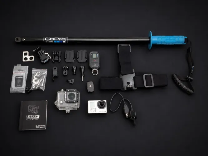 GoPro Hero 3 - Black Edition + diversos acessórios 