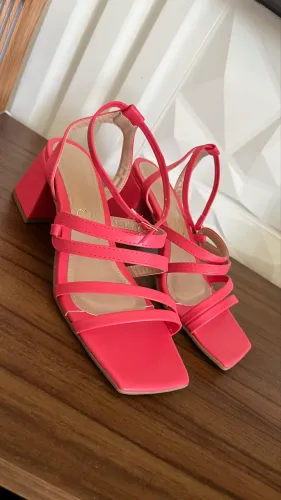 Sandália feminina coral salto bloco - nova, confortável e estilosa / N°36