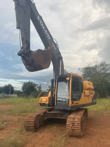 Escavadeira volvo ec210b 