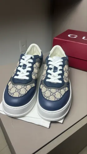 Tênis Gucci GG Supreme azul 