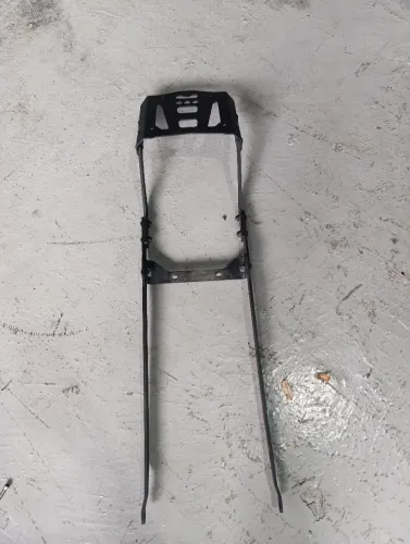 Suporte traseiro para baú MT03