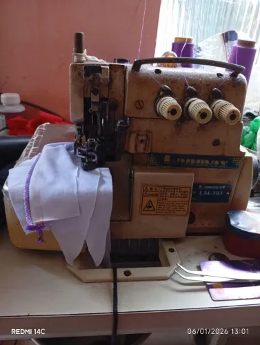 Máquina de overloque 