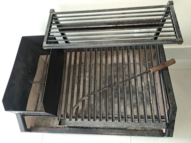 Parrilha uruguaia de ferro fundido para churrasco 