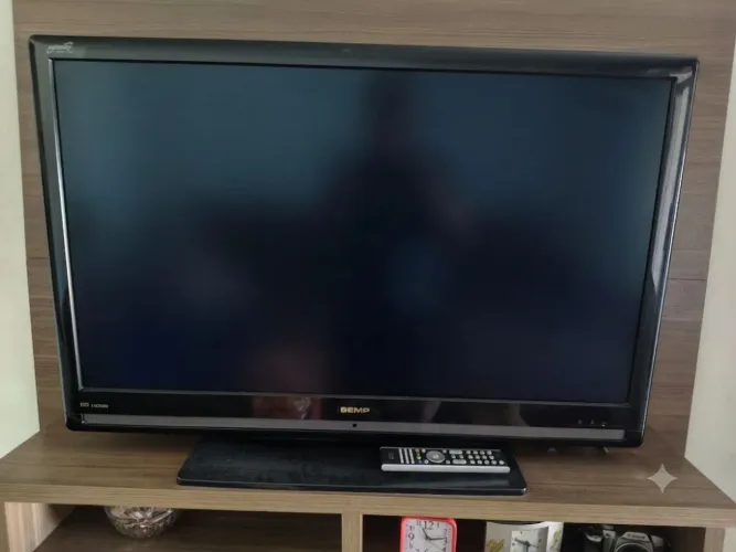 TV Semp 39 polegadas com Controle e Conversor Digital Integrado - Excelente Estado