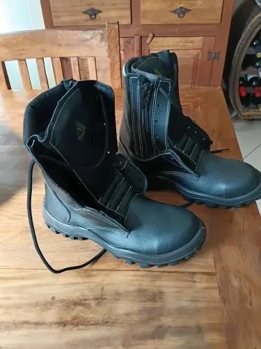 Bota de segurança cano longo biqueira composite