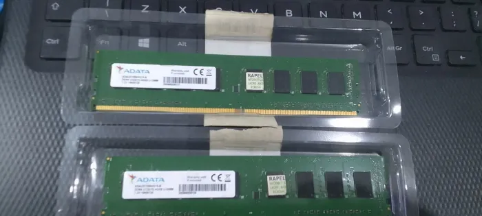 Duas memórias DDR4 2133Mhz - 4GX8 U-DIMM - ADATA